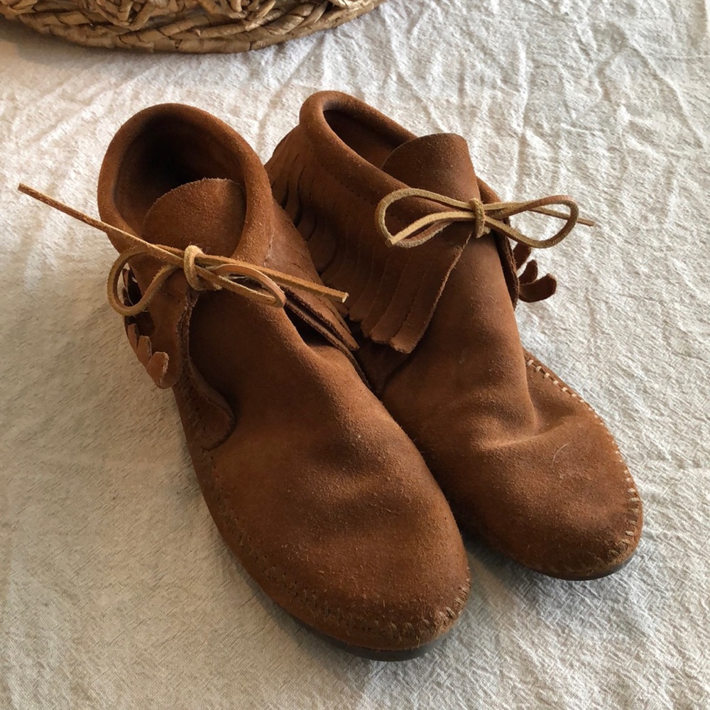 Minnetonka Womens Moccasin size 8.5